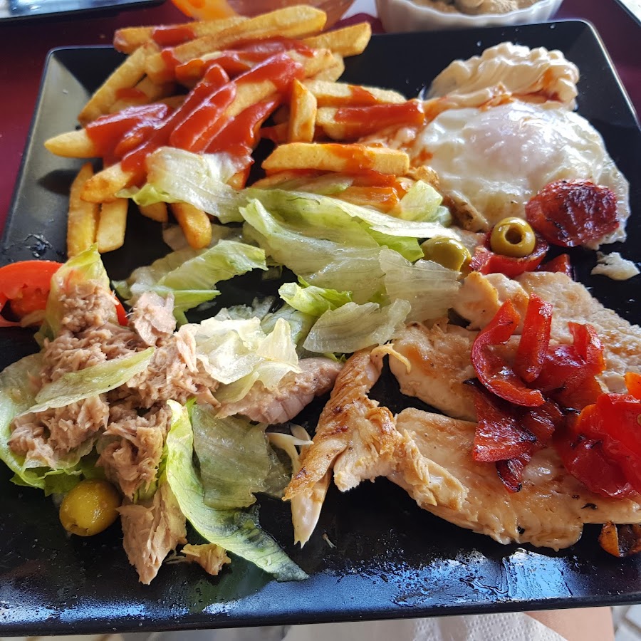 Cafetería-Cervecería Hall