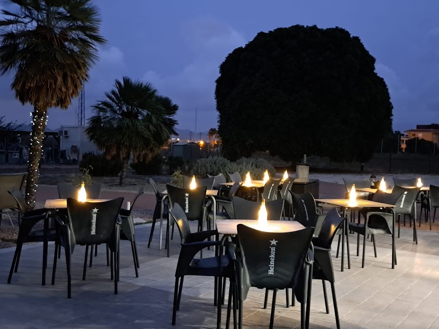 Hacienda del Alamo Sports Club & Bar