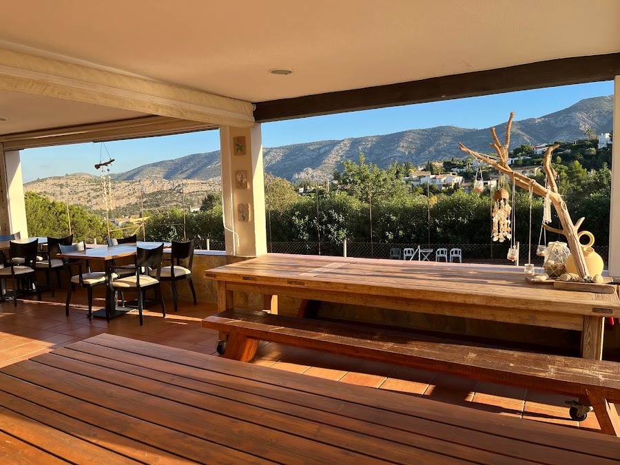 Pool Bar & Restaurant