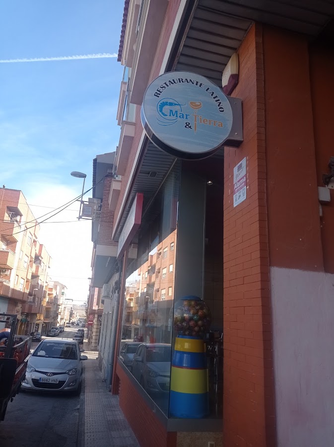 Restaurante Latino Mar y Tierra