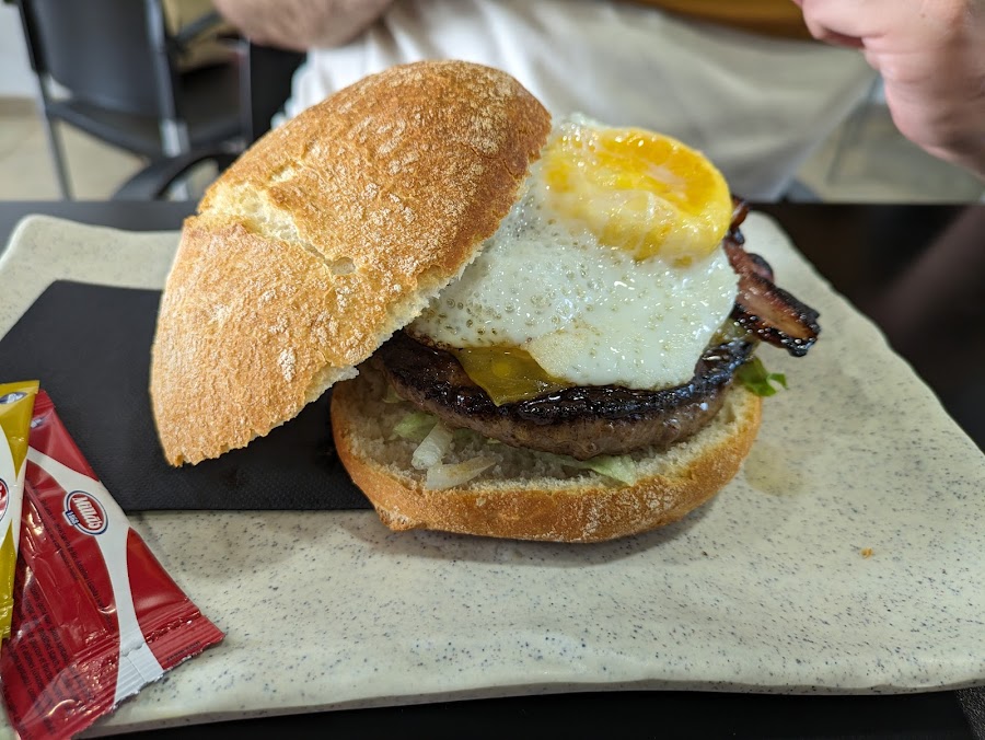 CAFETERÍA MÁS QUE CAFÉ