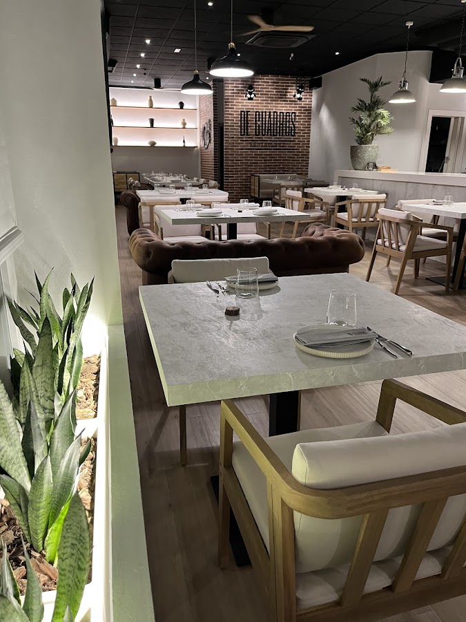 DE CUADROS RESTAURANT