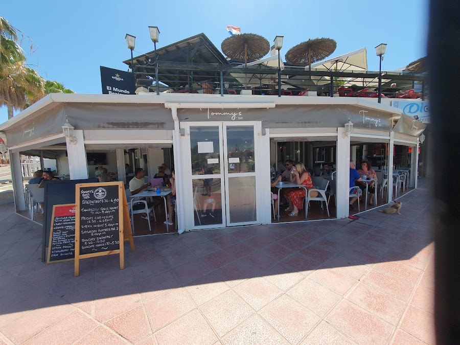 Squirrels Bar & Grill