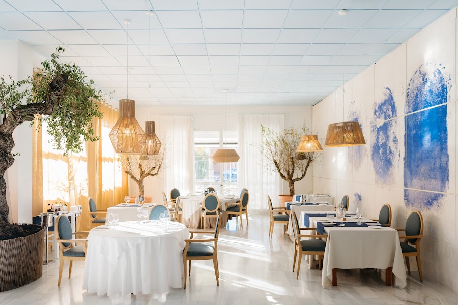 THE COMM Restaurant